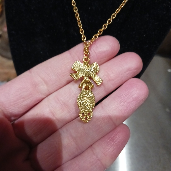 Vtg. 1928 Women's 18" Gold Tone Faux Pearl w/Porcelain Rose Necklace. - Picture 4 of 6